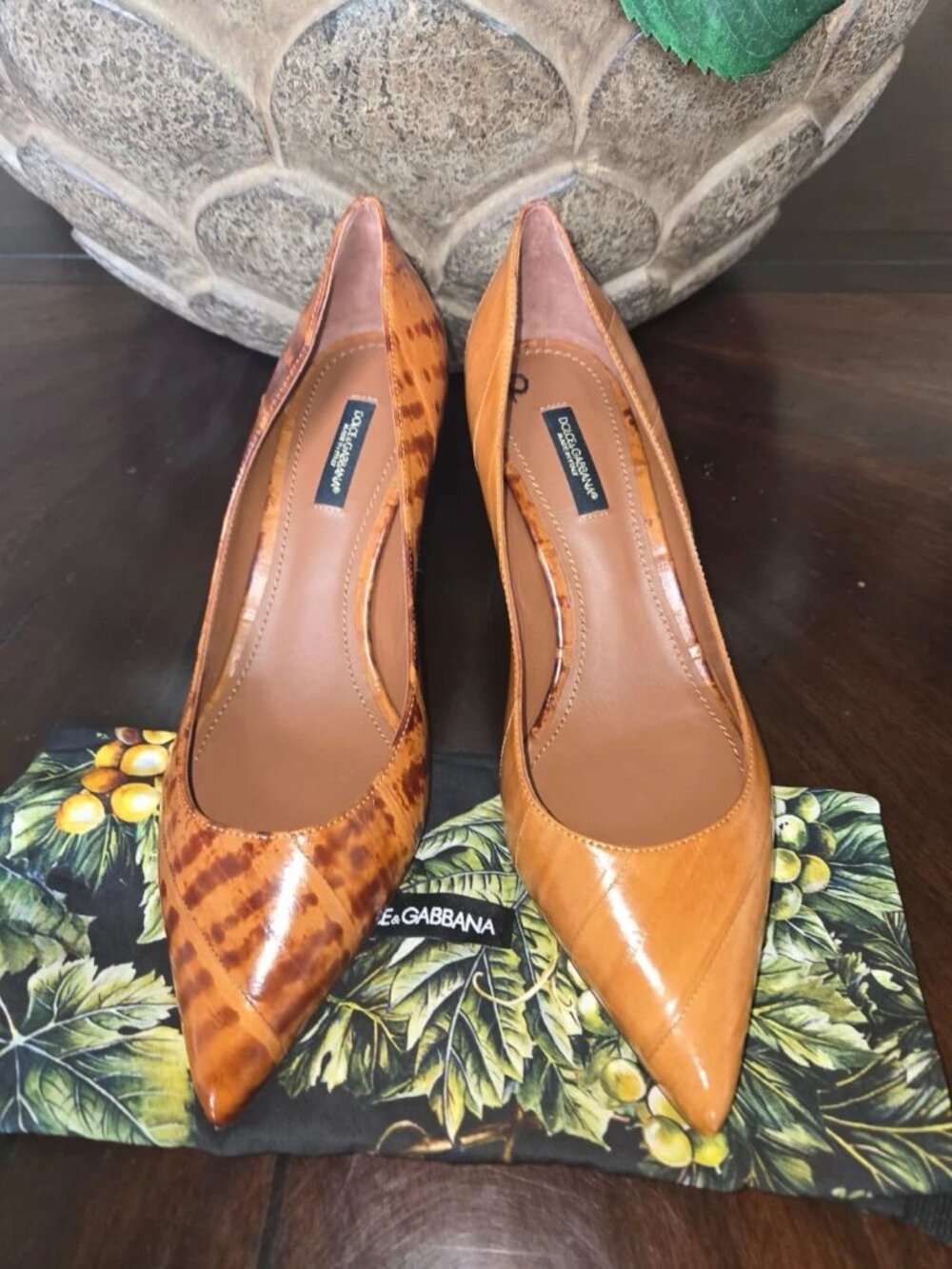 Authentic Dolce & Gabbana Brown Leather Pointed Toe Pumps Size 38